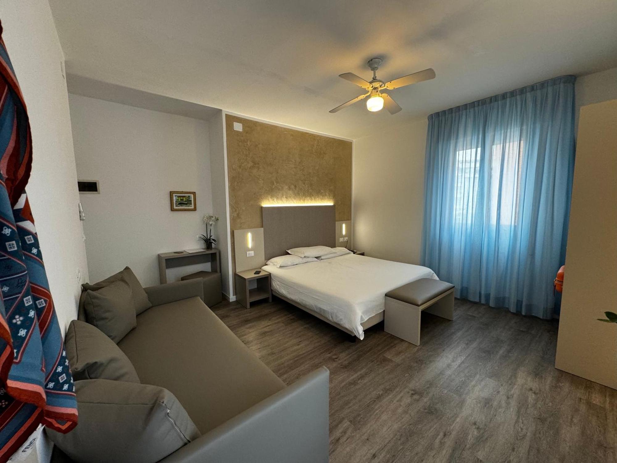 Hotel Etna Caorle Exterior foto